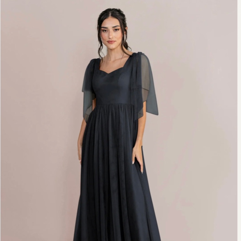 Maxi Black Gown with Sweetheart Neckline and Flutter Sleeves for Wedding Guest